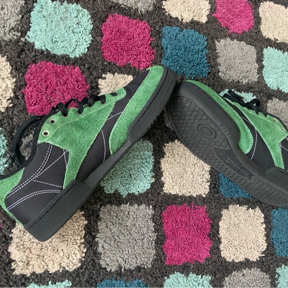 Pleasures x Reebok - Picture 2 of 5